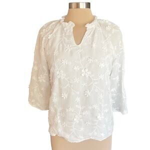 Kindred White Top Floral Embroidery Appliqué 3/4 Sleeve Semi-sheer MEDIUM Petite